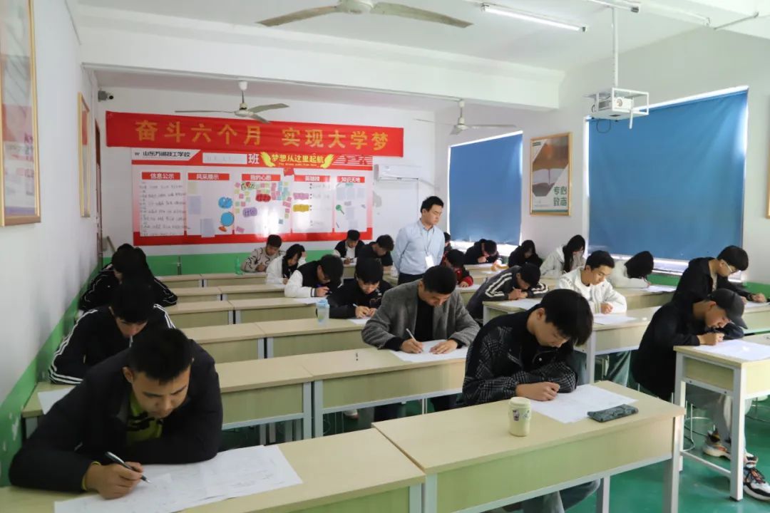 ������ͬ�W(xu��)��ɽ�|�f(w��n)ͨ�����W(xu��)У���W(xu��)���e���＾��һ���¿�