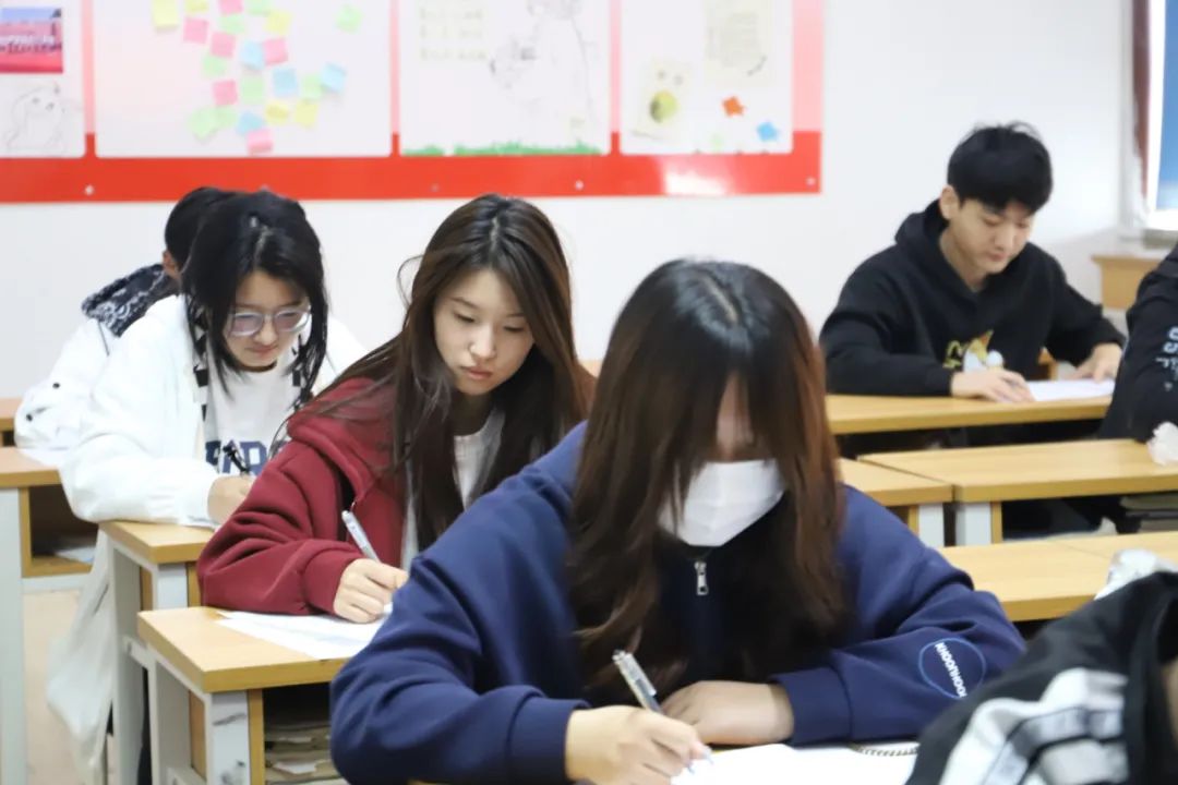 ������ͬ�W(xu��)��ɽ�|�f(w��n)ͨ�����W(xu��)У���W(xu��)���e���＾��һ���¿�