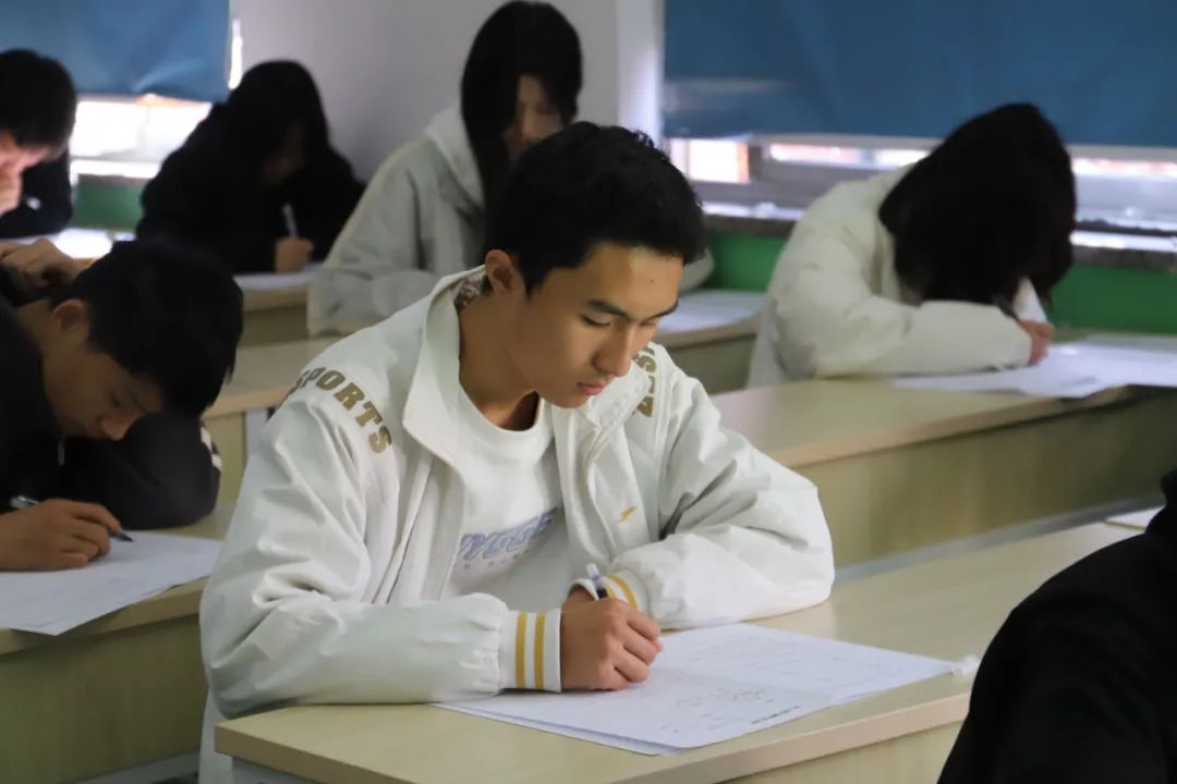 ������ͬ�W(xu��)��ɽ�|�f(w��n)ͨ�����W(xu��)У���W(xu��)���e���＾��һ���¿�