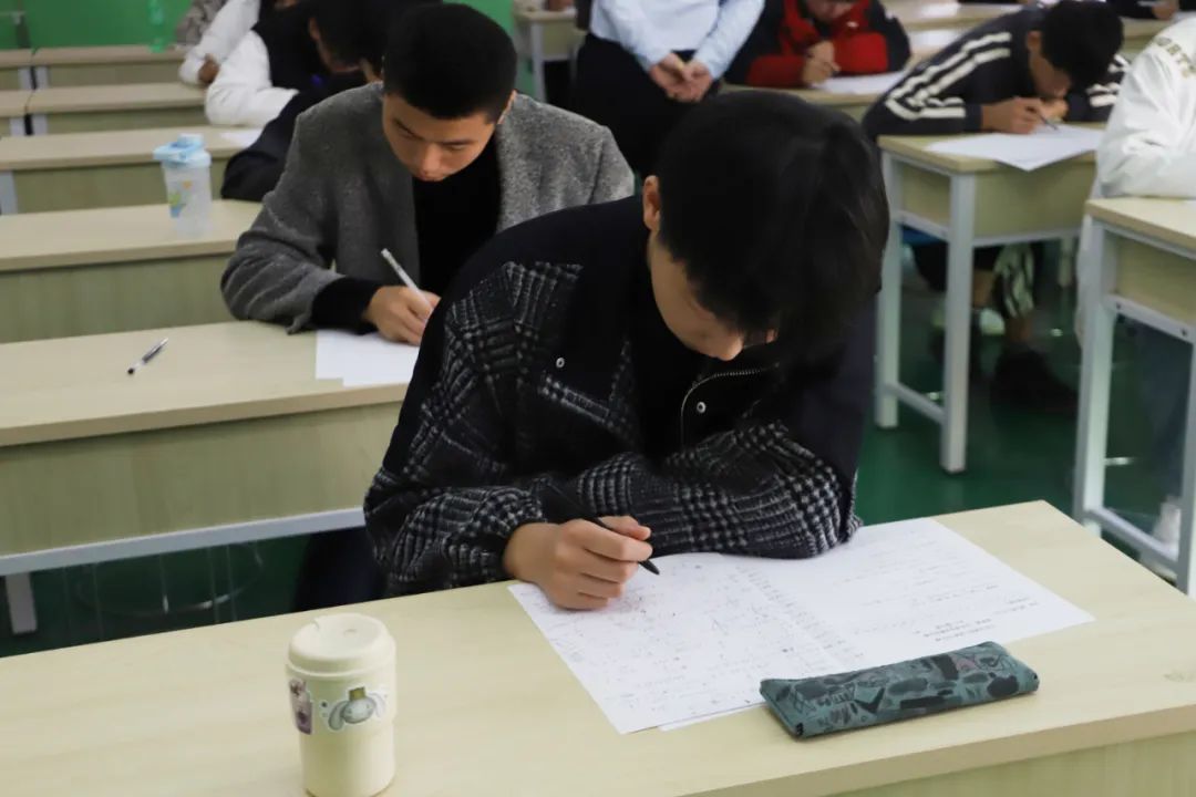 ������ͬ�W(xu��)��ɽ�|�f(w��n)ͨ�����W(xu��)У���W(xu��)���e���＾��һ���¿�