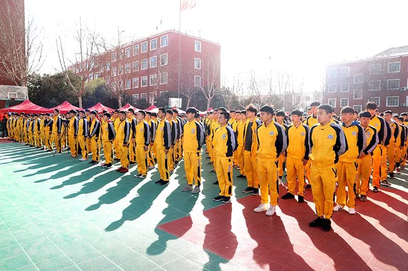 �ж�����حɽ�|�fͨ�����W(xu��)У�V����Lһ����