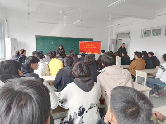�������Y�Ӂ�ɽ�|�fͨ�����W(xu��)У�e�Ќ�����Ƹ��(hu��)