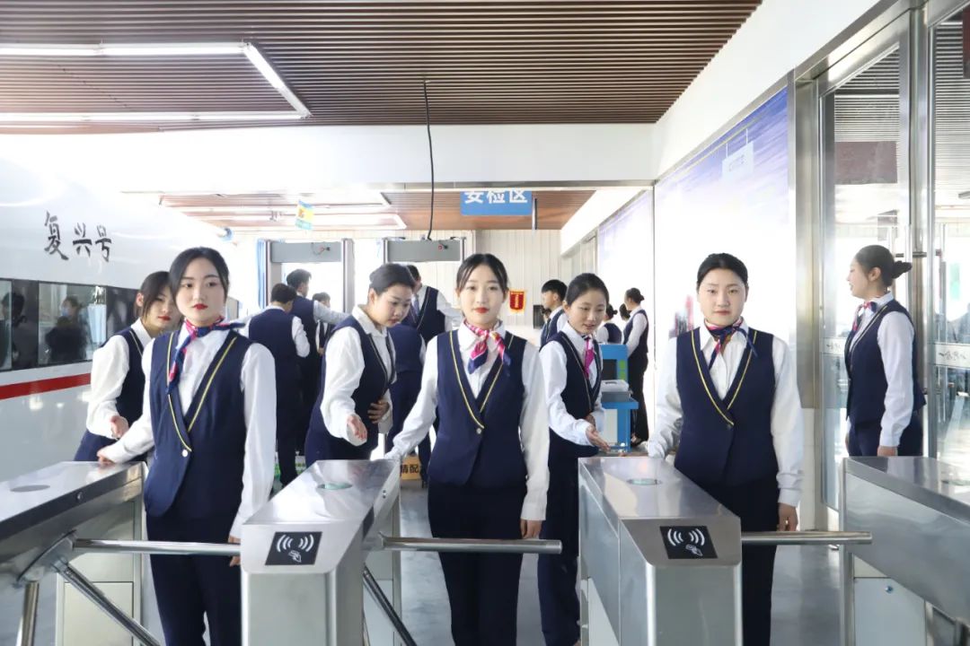 ���������ح���ϖ|վ����УƸ�˷�