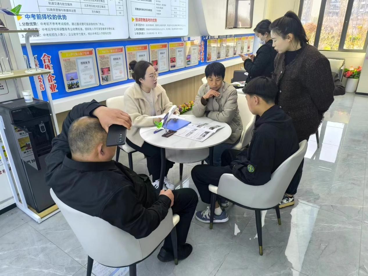 ��һ��У�_���ա��fͨ�����텢�^ح�¼��g(sh��)�w�(y��n)�ЌW(xu��)�ΌW(xu��)֮�ã�׌�����𺽡�