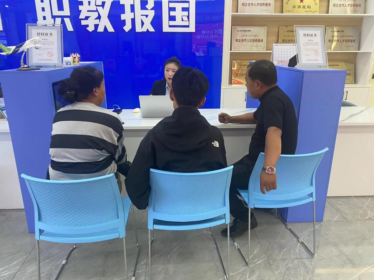 ��һ��У�_���ա��fͨ�����텢�^ح�¼��g(sh��)�w�(y��n)�ЌW(xu��)�ΌW(xu��)֮�ã�׌�����𺽡�