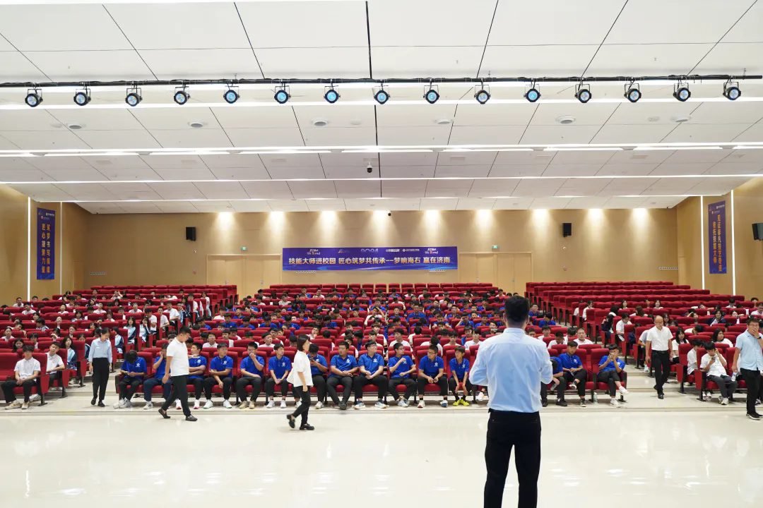 ��ã��W(xu��)��|ɽ�|�fͨ�ܳ�У�ш�(b��o)���(hu��)�A�M��Ļ�������������(l��)�fͨ�W(xu��)��ǰ��