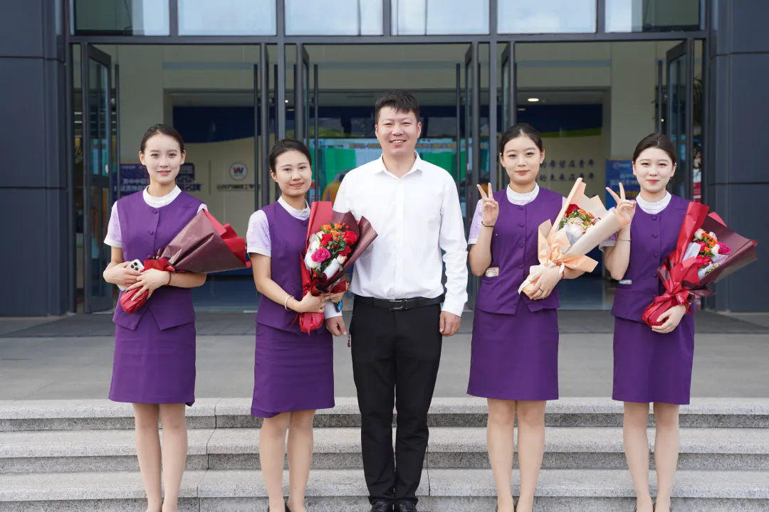 ��ã��W(xu��)��|ɽ�|�fͨ�ܳ�У�ш�(b��o)���(hu��)�A�M��Ļ�������������(l��)�fͨ�W(xu��)��ǰ��