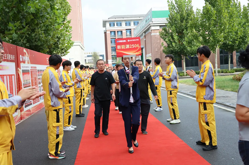 �������L(zh��ng)֮�s��ɽ�|�f(w��n)ͨ 2025 �����ڼ��L(zh��ng)Ҋ(ji��n)�C��(hu��)�A�M(m��n)��Ļ
