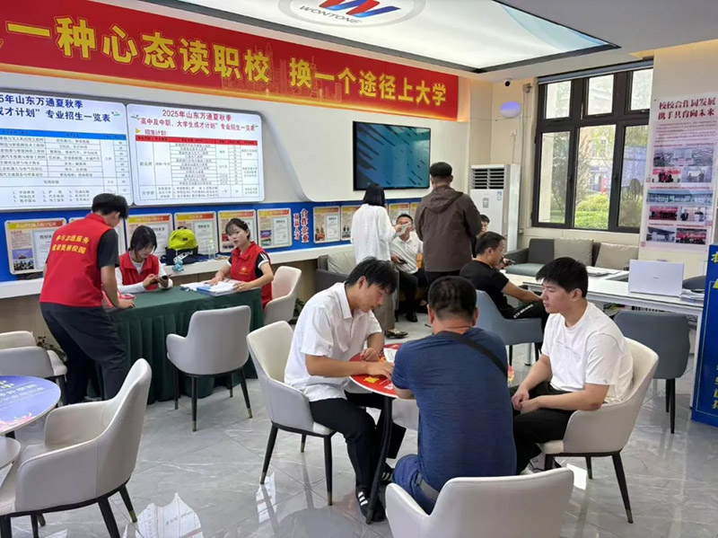 ��У���M��������ʮ���D(zhu��n)�W(xu��)��߀�ЙC���᣿���˽�ɽ�|�fͨ���@��ԺУ�������V��