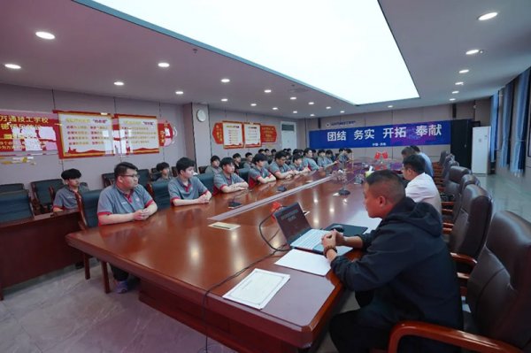 ������������ǰ�Z������ɽ�|�fͨ�W(xu��)У��܇���I(y��)&���|�B(y��ng)܇��ǰ��(qi��ng)���A�M�Y(ji��)����