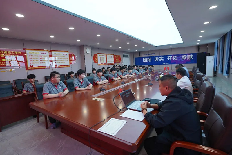��������(m��ng)����ǰ�Z������ɽ�|�fͨ�W(xu��)У��܇���I(y��)&���|�B(y��ng)܇��ǰ��(qi��ng)���A�M�Y(ji��)����